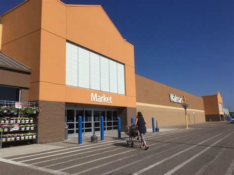Walmart hutchinson - Beauty Supply at Hutchinson Supercenter Walmart Supercenter #794 1905 E 17th Ave, Hutchinson, KS 67501. Open ... 